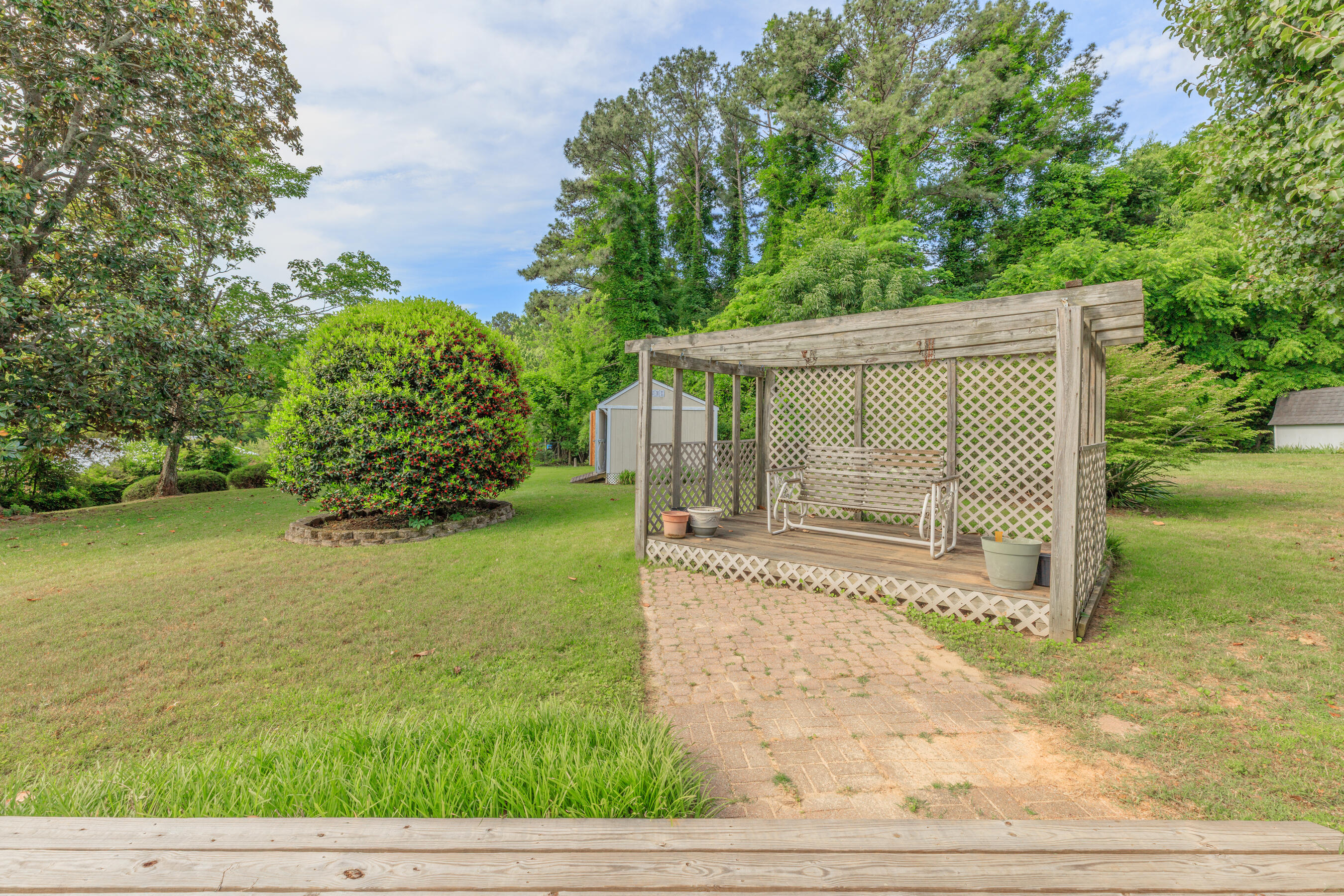 8790 Igou Gap Road Chattanooga, TN 37421 - Photo 34 of 46 Outside sitting area