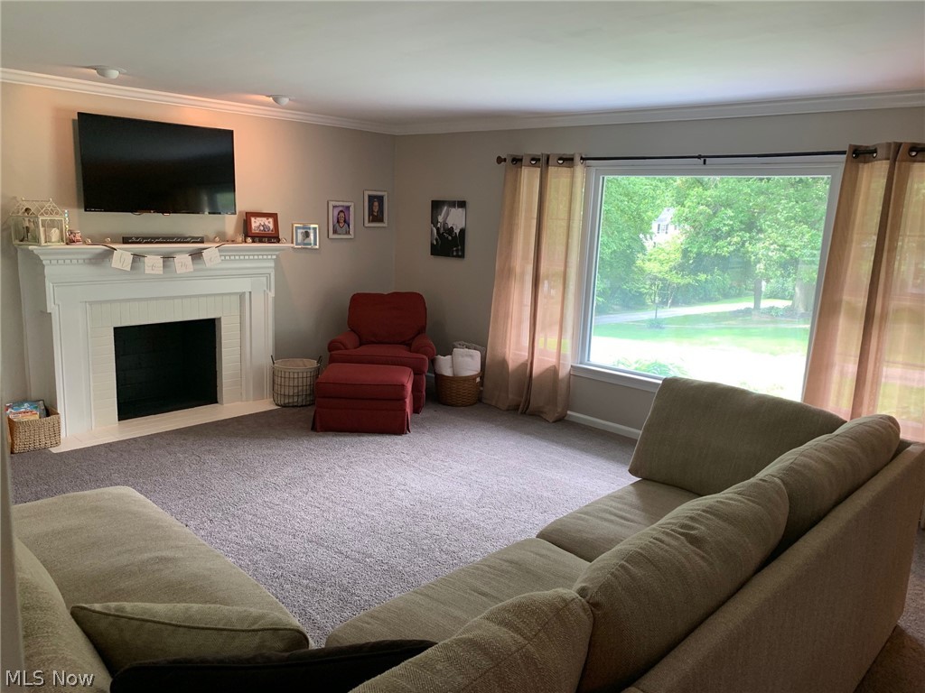 1827 Enslee Road Coshocton, OH 43812 - Photo 11 of 29 Living Room