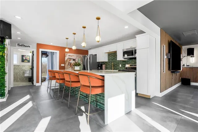 $1,500,000 | 6540 James A Reed Road, Kansas City, MO 64133