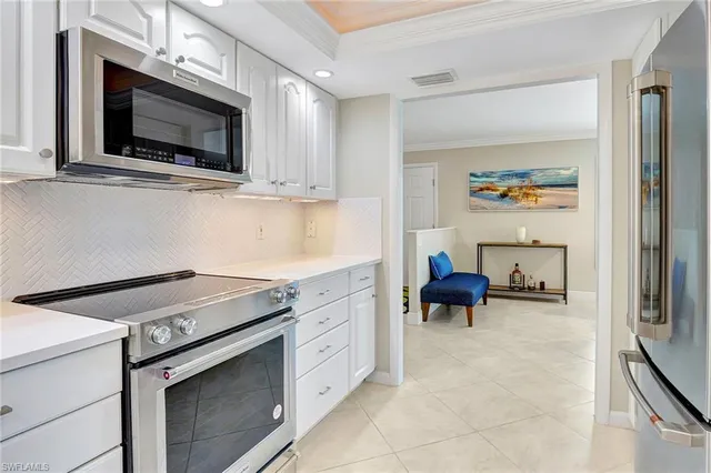 $7,000 | 2880 Gulf Shore Boulevard North, Unit 410, Naples, FL 34103