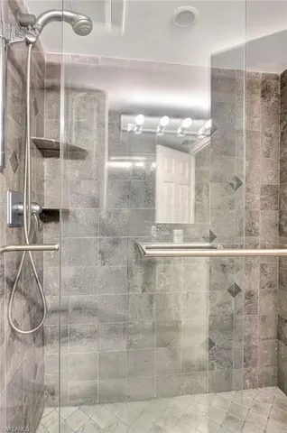 $7,000 | 2880 Gulf Shore Boulevard North, Unit 410, Naples, FL 34103