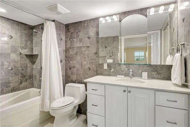 $7,000 | 2880 Gulf Shore Boulevard North, Unit 410, Naples, FL 34103