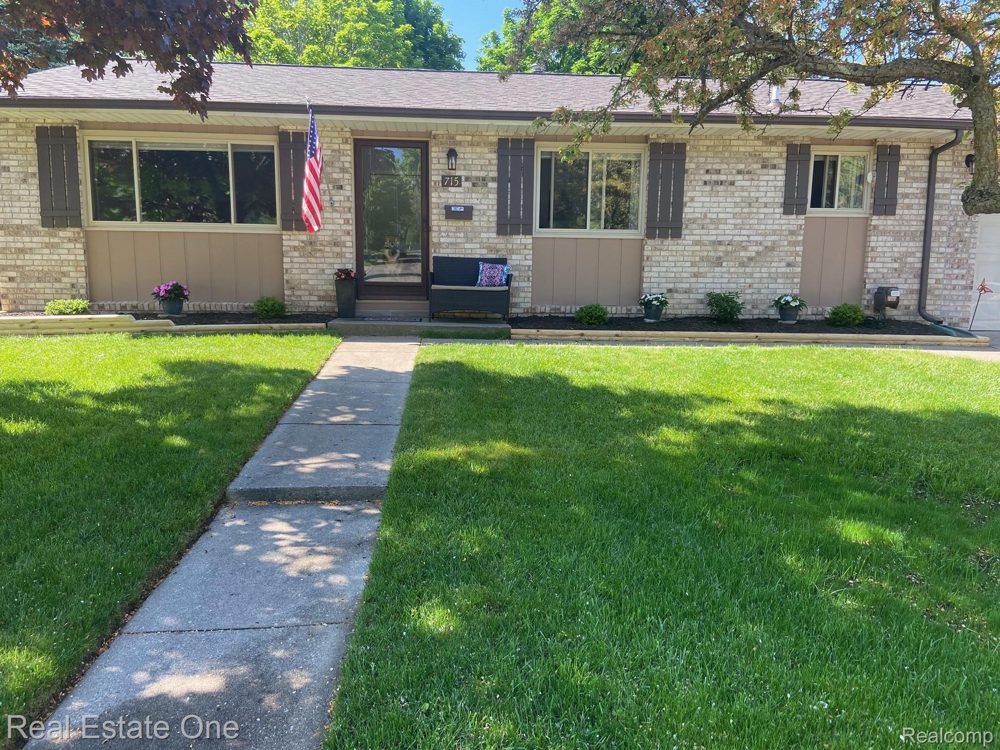 715 Glenwyth Road Brighton, MI 48116 - Photo 24 of 49 715 Glenwyth Rd Ext Front Summer 2020