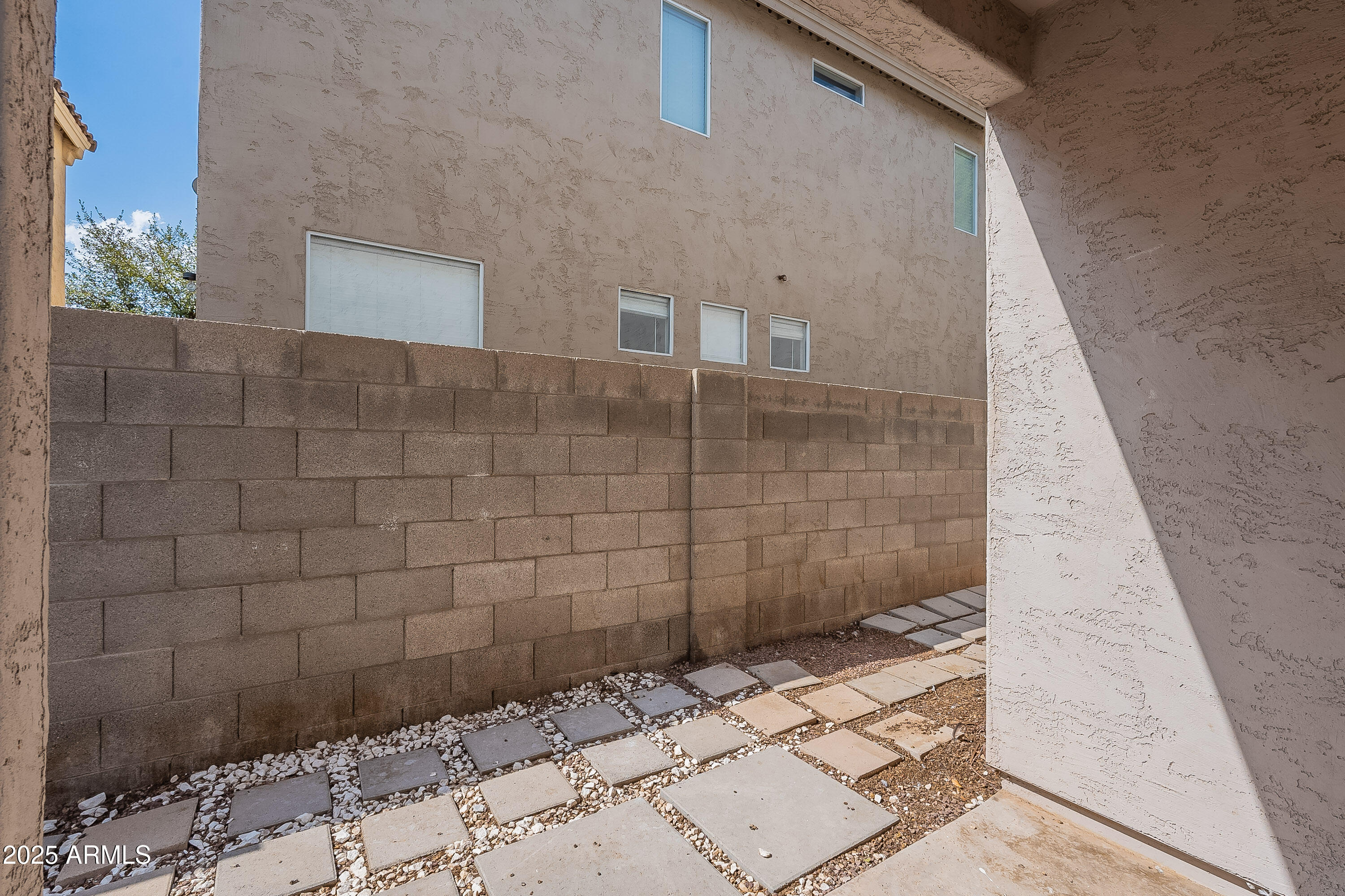 1409 East Bloch Road Phoenix, AZ 85040 - Photo 24 of 24 a bathroom with a shower