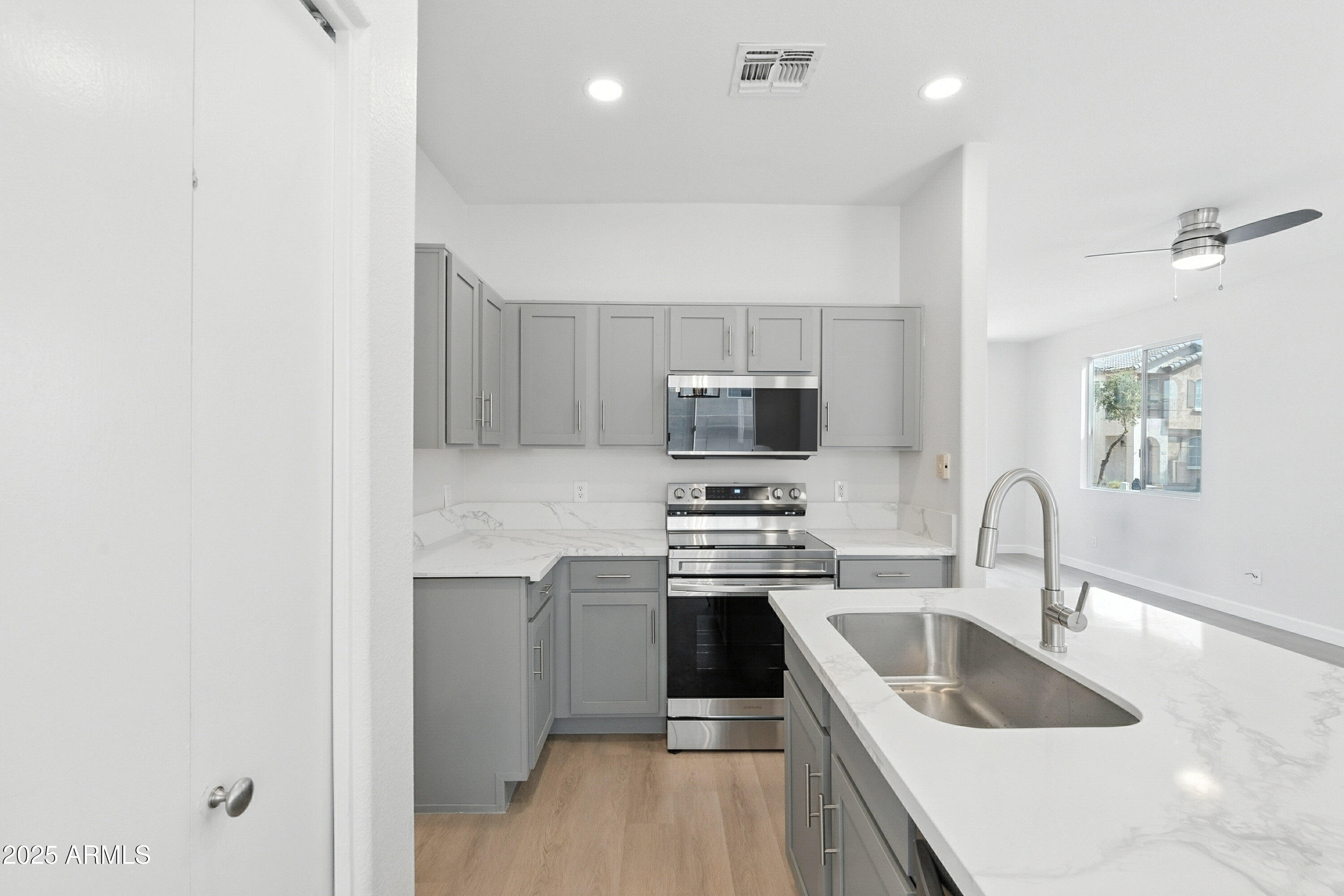 1409 East Bloch Road Phoenix, AZ 85040 - Photo 10 of 24 a kitchen with stainless steel appliances granite countertop a sink stove and refrigerator