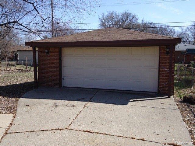 5201 Harding Street Wayne, MI 48184 - Photo 10 of 10 261-896236-Garage