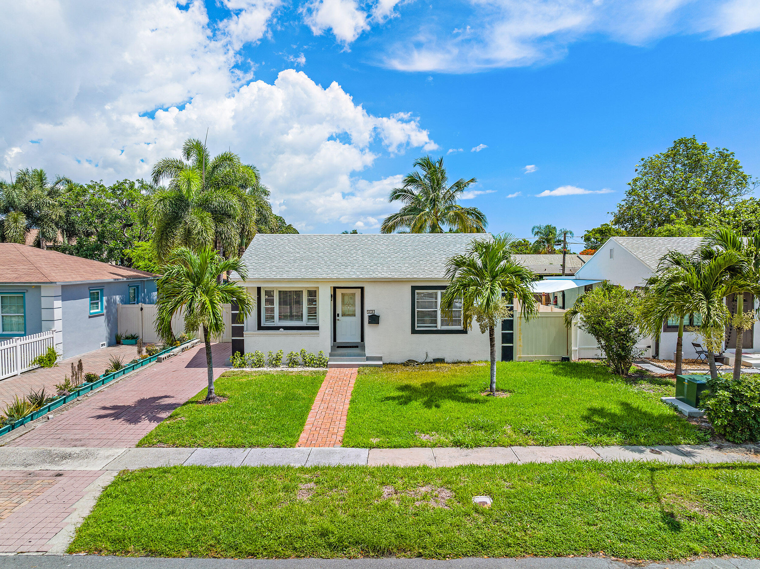 517 Colonial Road West Palm Beach, FL 33405 - Photo 19 of 23 517 Colonial Rd MLS-24