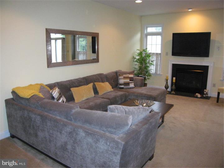 668 Greycliffe Lane Lower Gwynedd, PA 19002 - Photo 8 of 19 Family Room