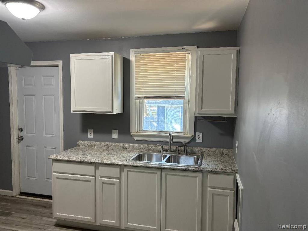 5248 Howe Road Wayne, MI 48184 - Photo 4 of 14