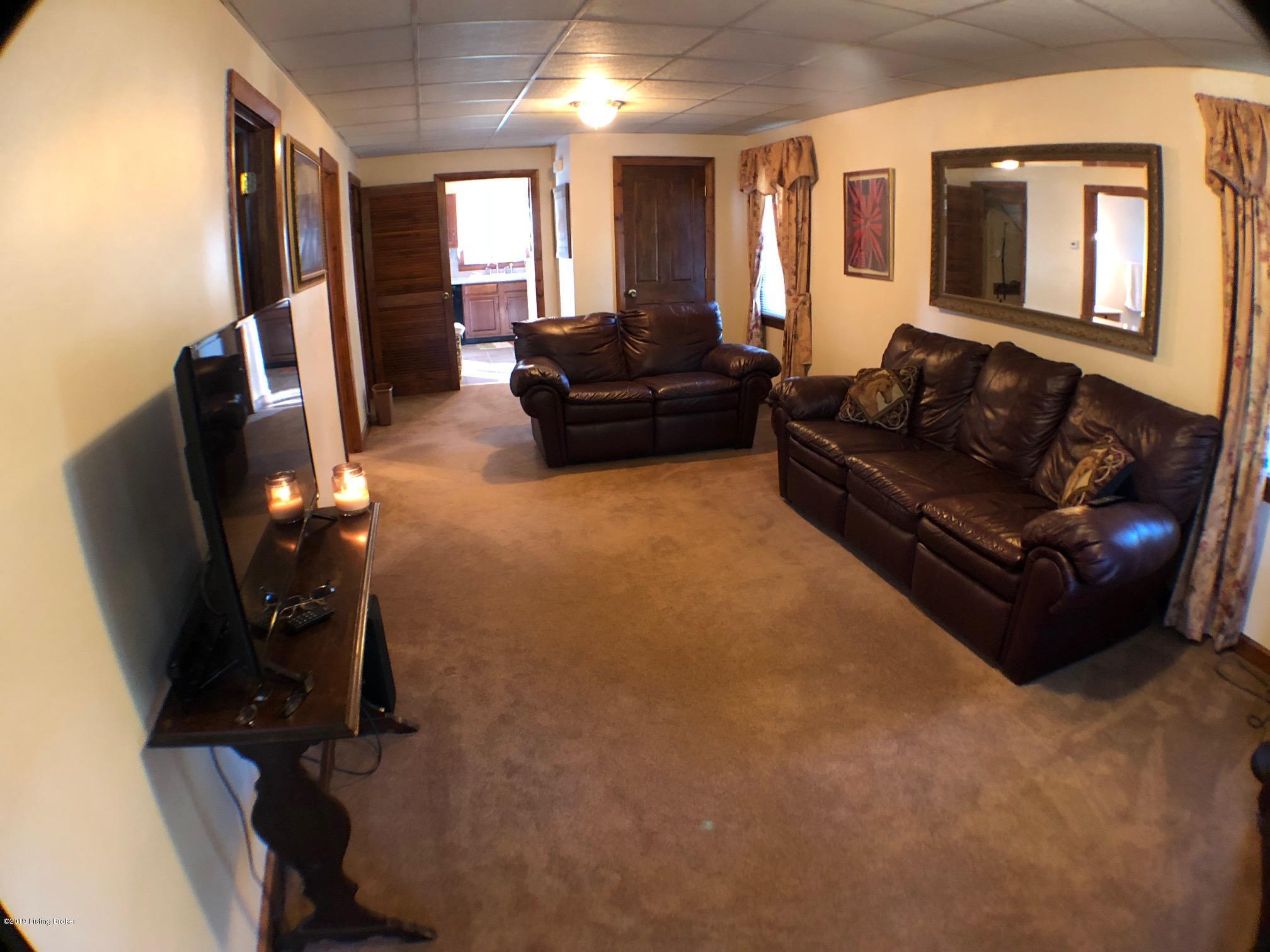 9716 Keys Ferry Road Fairdale, KY 40118 - Photo 8 of 19 IMG_4143