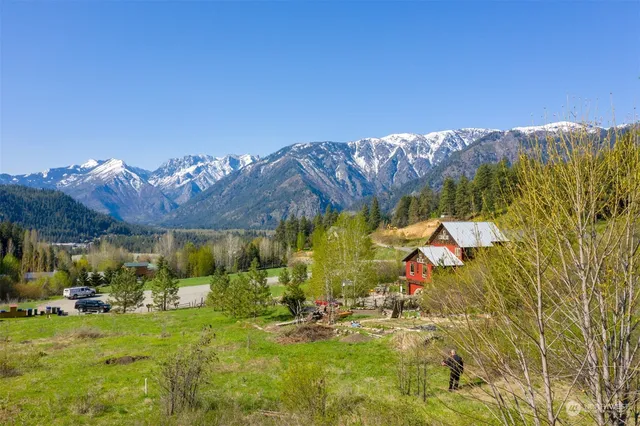 a view of a houses with a yard