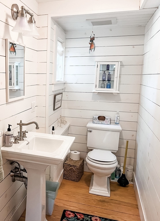 225 Lamberts Cove Road West Tisbury, MA 02568 - Photo 13 of 33 a bathroom with a sink and a toilet