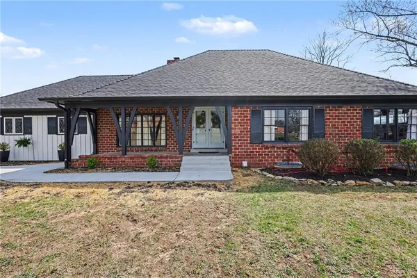 $838,000 | 107 Santa Fe Trail, Kansas City, MO 64145