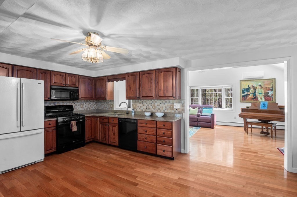 30 Christa Drive Rowley, MA 01969 - Photo 31 of 42
