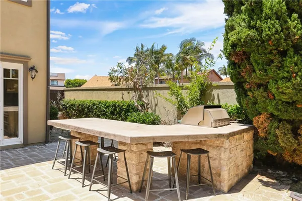 a view of an outside dining space with furniture