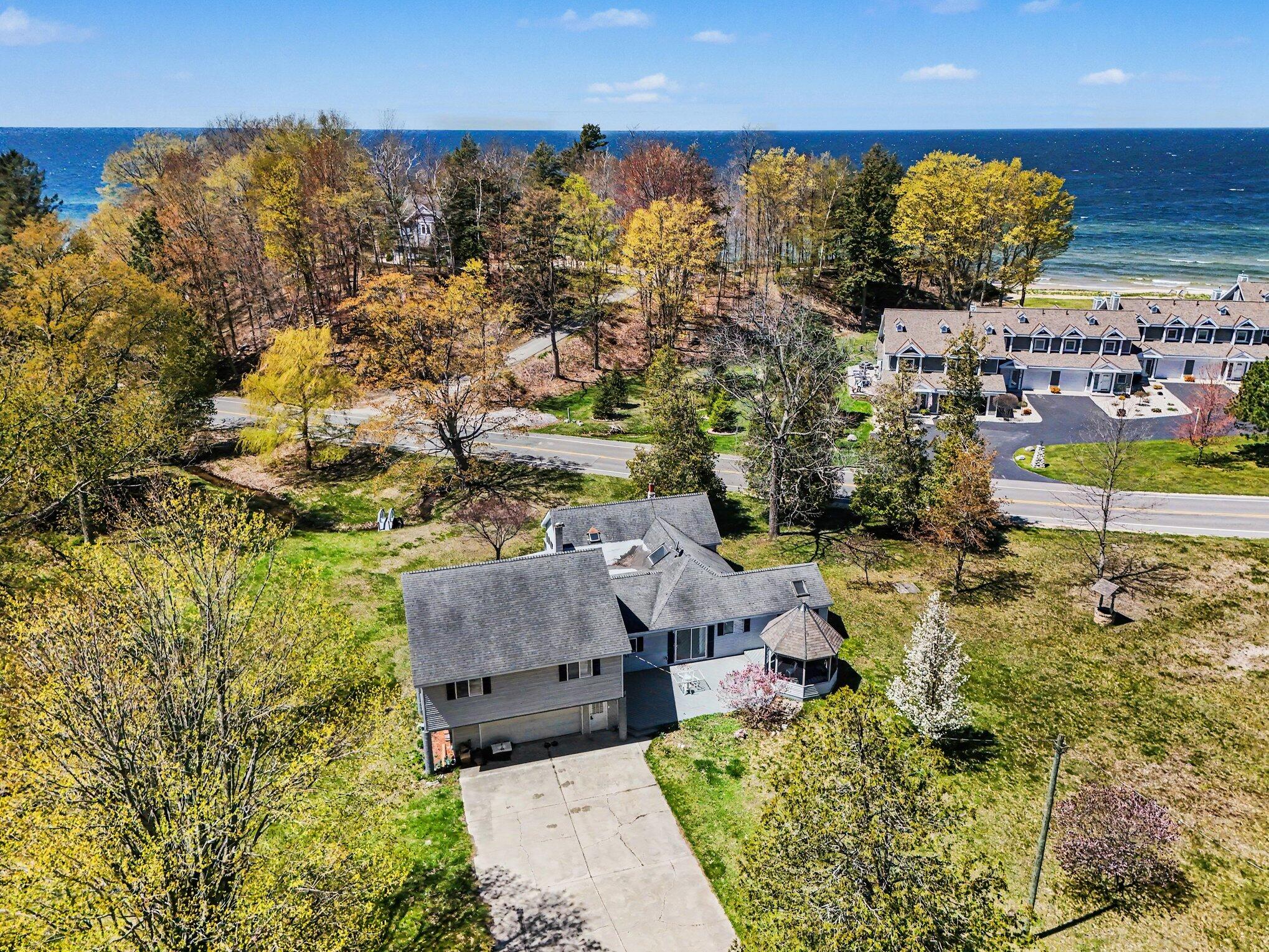 6665 Lakeshore Road Manistee, MI 49660 - Photo 28 of 32 030_file_6085