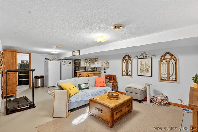 $299,500 | 837 Woodlawn Drive, Warsaw, MO 65355