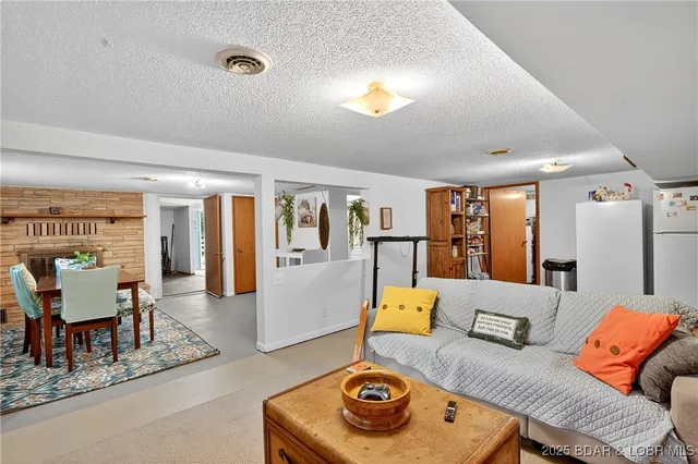 $299,500 | 837 Woodlawn Drive, Warsaw, MO 65355