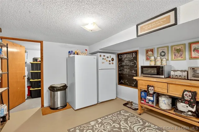 $299,500 | 837 Woodlawn Drive, Warsaw, MO 65355