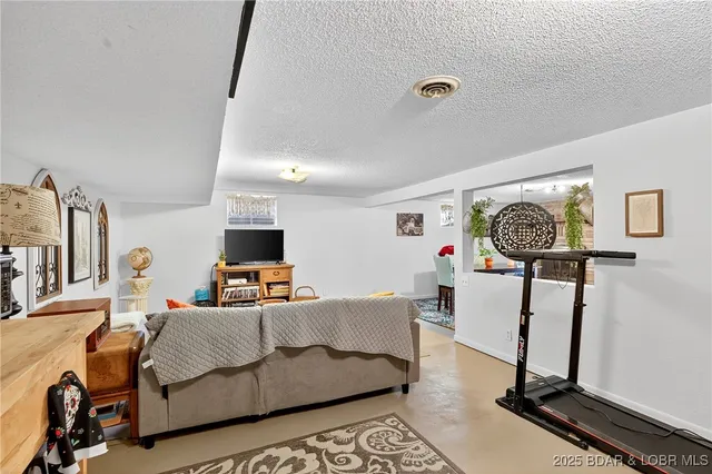 $299,500 | 837 Woodlawn Drive, Warsaw, MO 65355