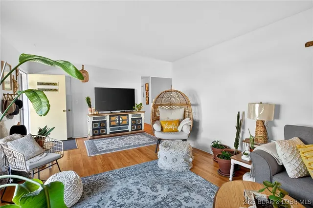 $299,500 | 837 Woodlawn Drive, Warsaw, MO 65355