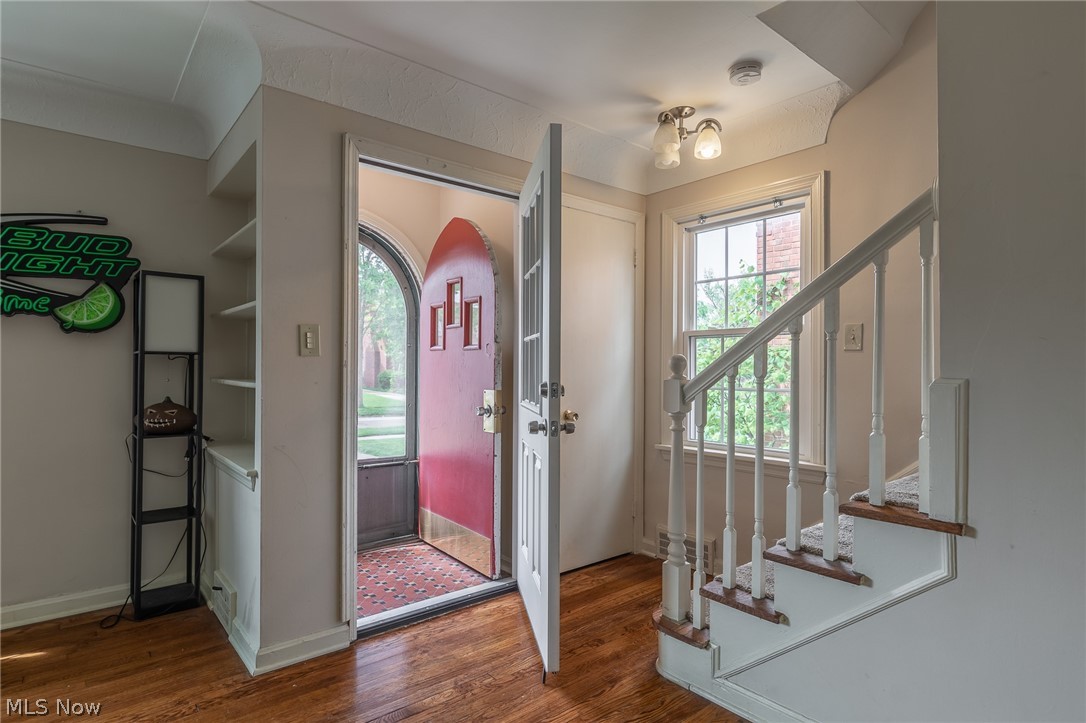 3969 Bushnell Road Cleveland, OH 44118 - Photo 3 of 24 Gallery Image 3