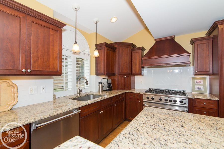 6376 Peach Tree Court Rochester Hills, MI 48306 - Photo 5 of 27