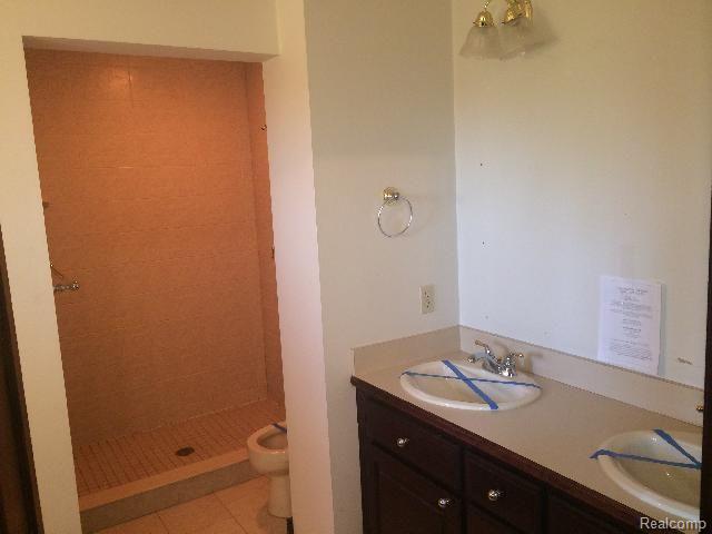 3249 Hanlin Road Millington, MI 48746 - Photo 11 of 27 262-181373 Master Bathroom.jpg
