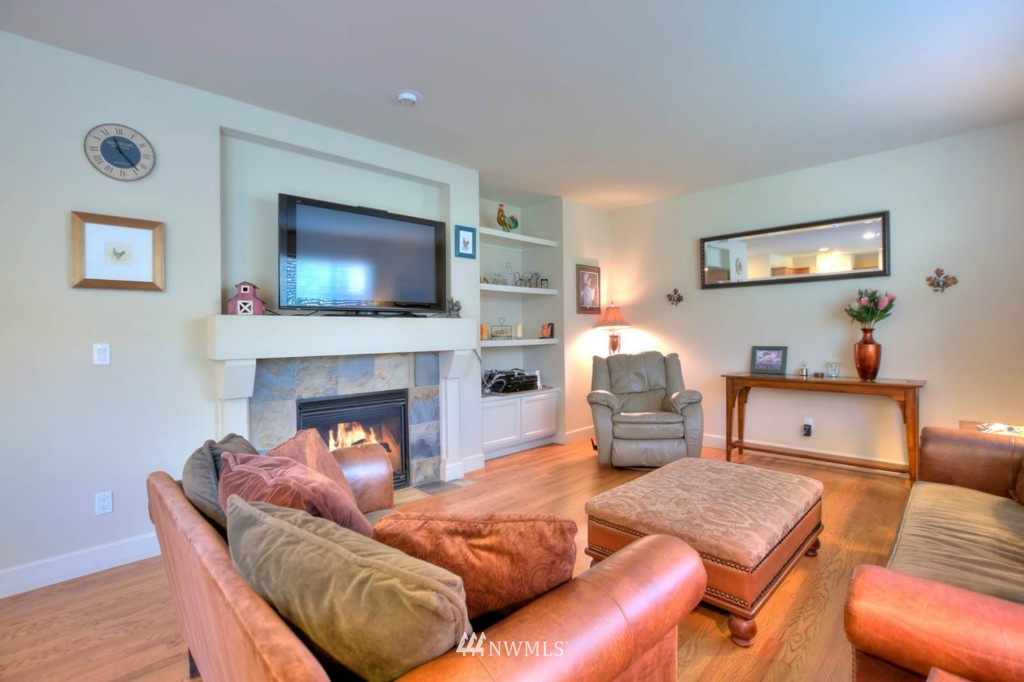 1715 Kitsap Place Northeast Renton, WA 98059 - Photo 11 of 22 Gallery Image 11