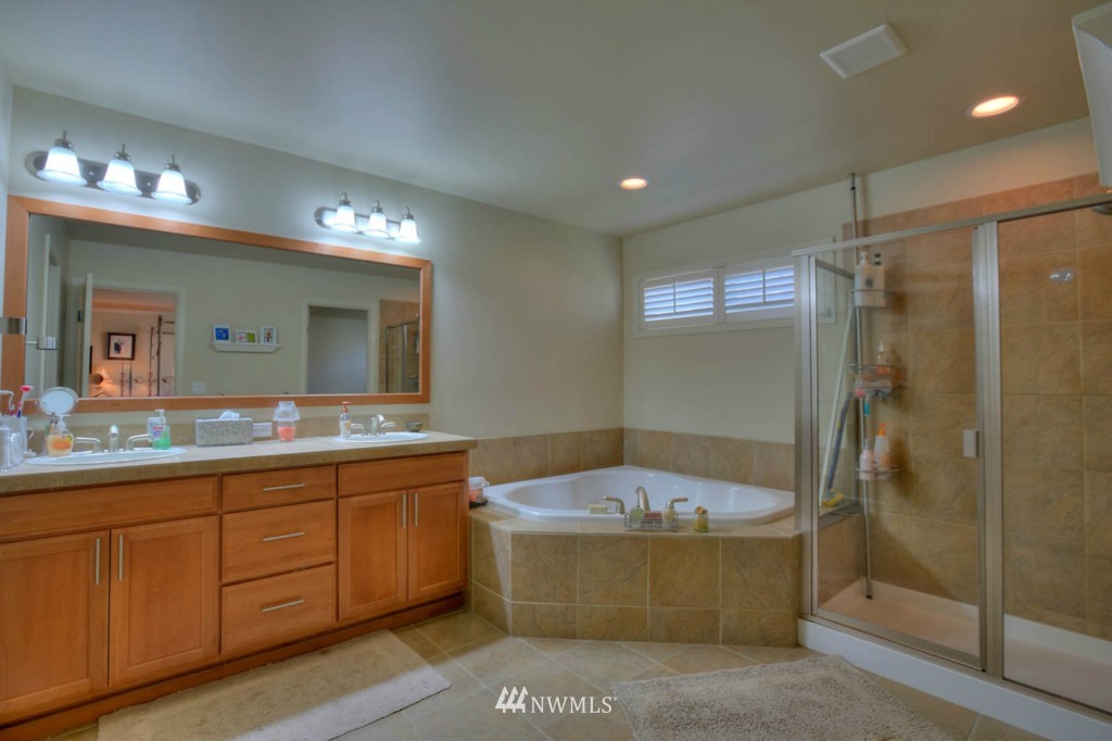 1715 Kitsap Place Northeast Renton, WA 98059 - Photo 17 of 22 Gallery Image 17