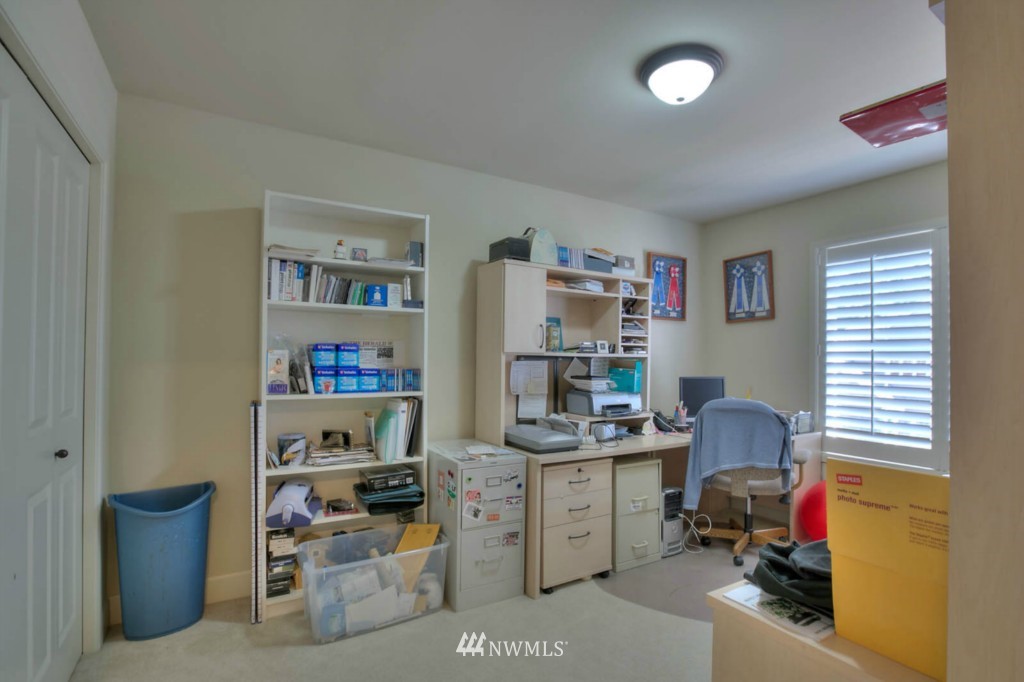 1715 Kitsap Place Northeast Renton, WA 98059 - Photo 18 of 22 Gallery Image 18
