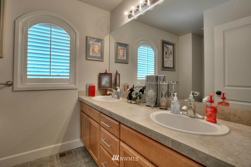 1715 Kitsap Place Northeast Renton, WA 98059 - Photo 19 of 22 Gallery Image 19