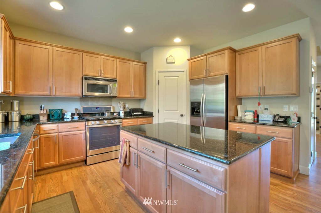 1715 Kitsap Place Northeast Renton, WA 98059 - Photo 8 of 22 Gallery Image 8