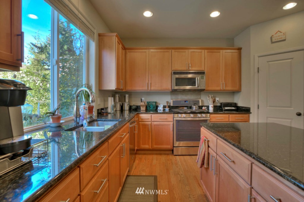 1715 Kitsap Place Northeast Renton, WA 98059 - Photo 9 of 22 Gallery Image 9