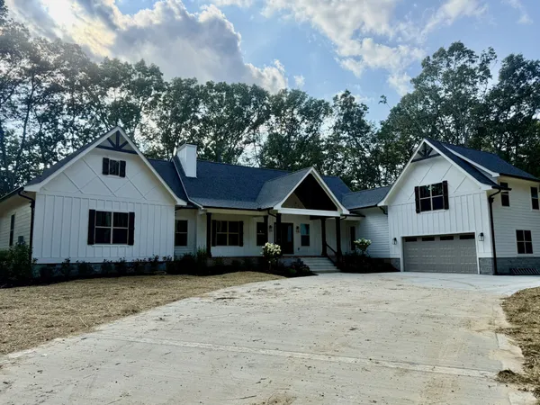 $915,000 | 453 Dogwood Drive, Manchester, TN 37355