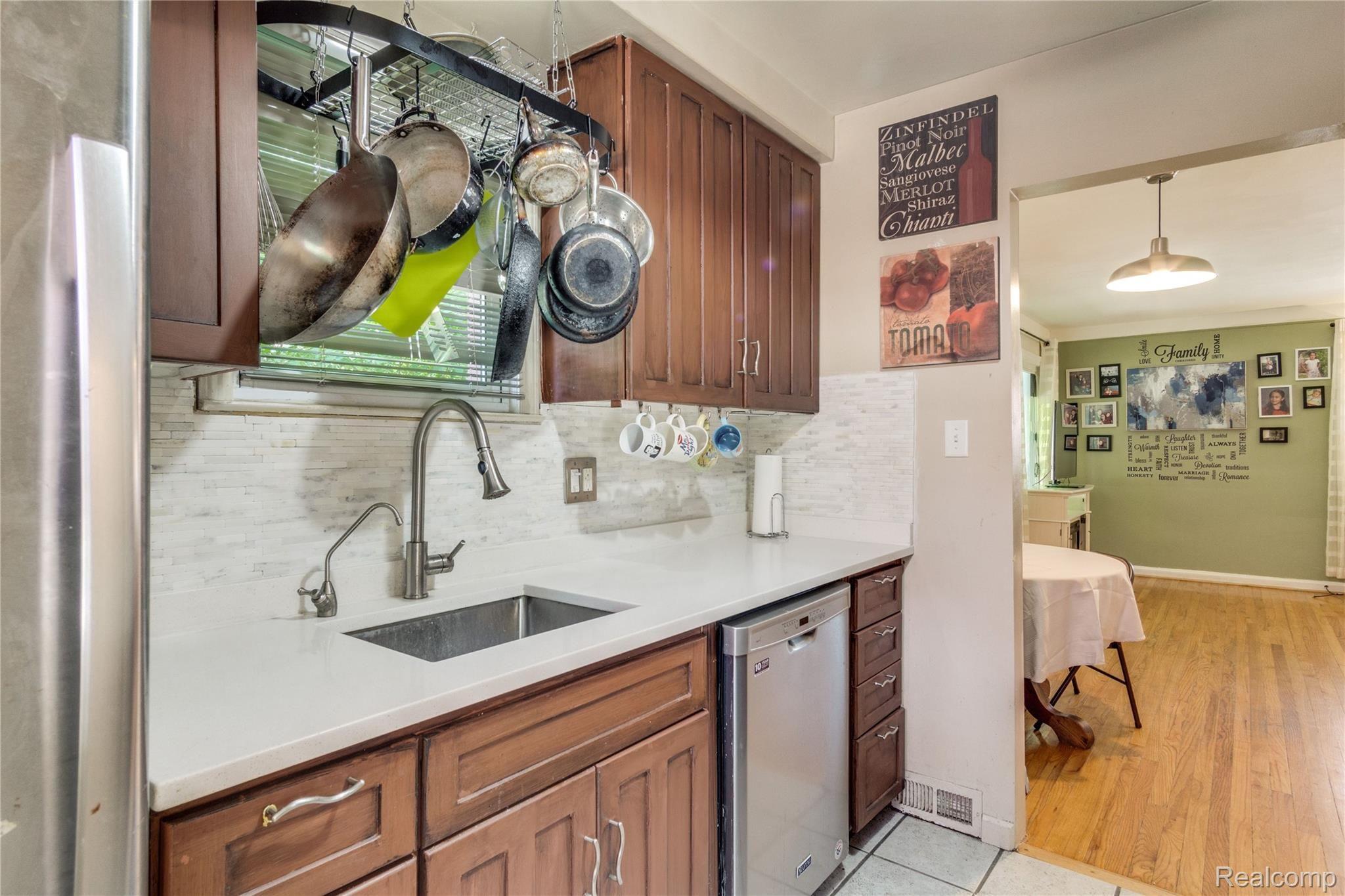 17827 Quarry Road Riverview, MI 48193 - Photo 10 of 31 Kitchen 3.jpg