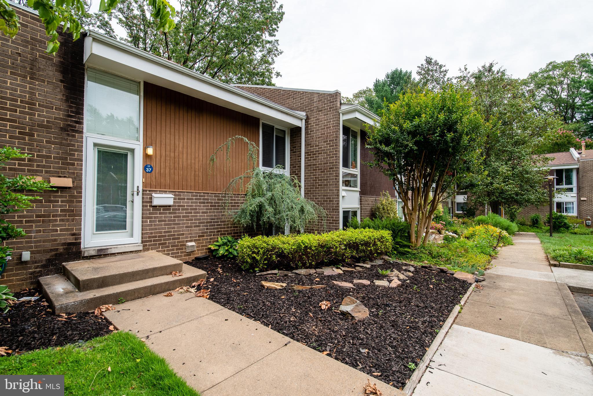 1737 Wainwright Drive Reston, VA 20190 - Photo 2 of 24 Gallery Image 2