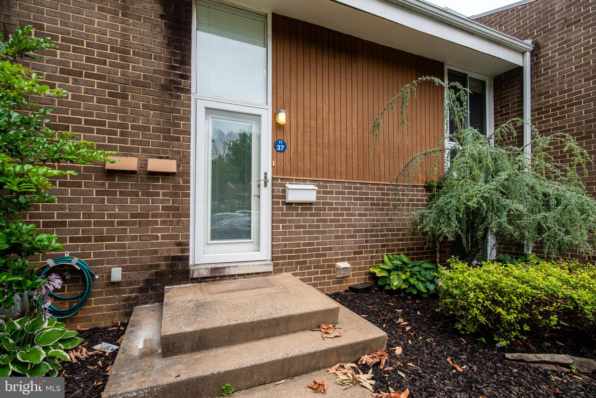 1737 Wainwright Drive Reston, VA 20190 - Photo 3 of 24 Gallery Image 3
