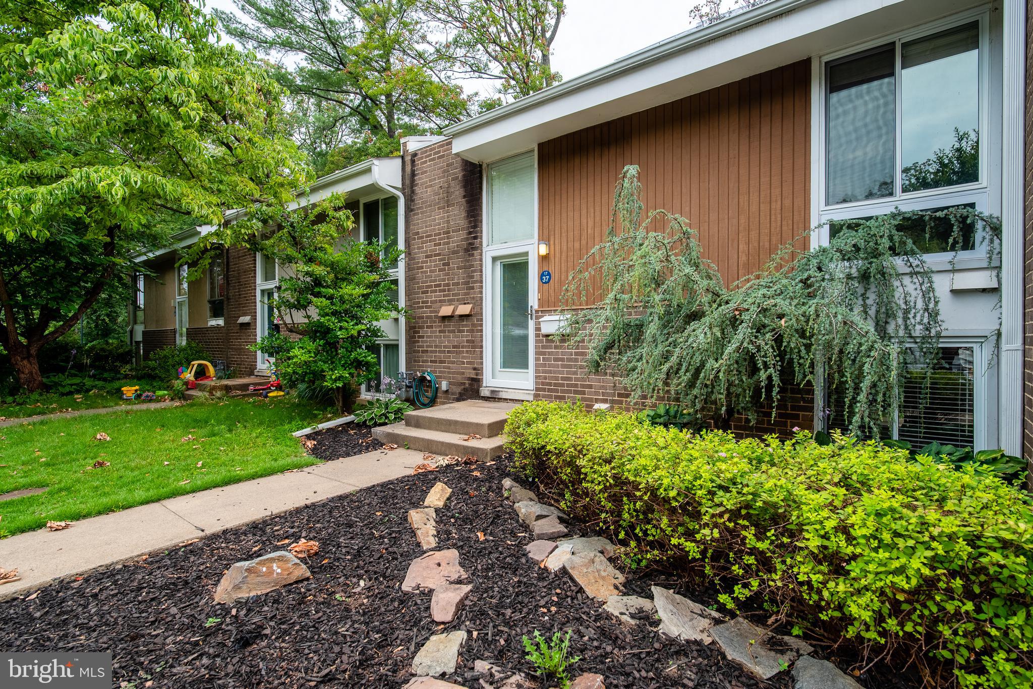1737 Wainwright Drive Reston, VA 20190 - Photo 24 of 24 Gallery Image 24