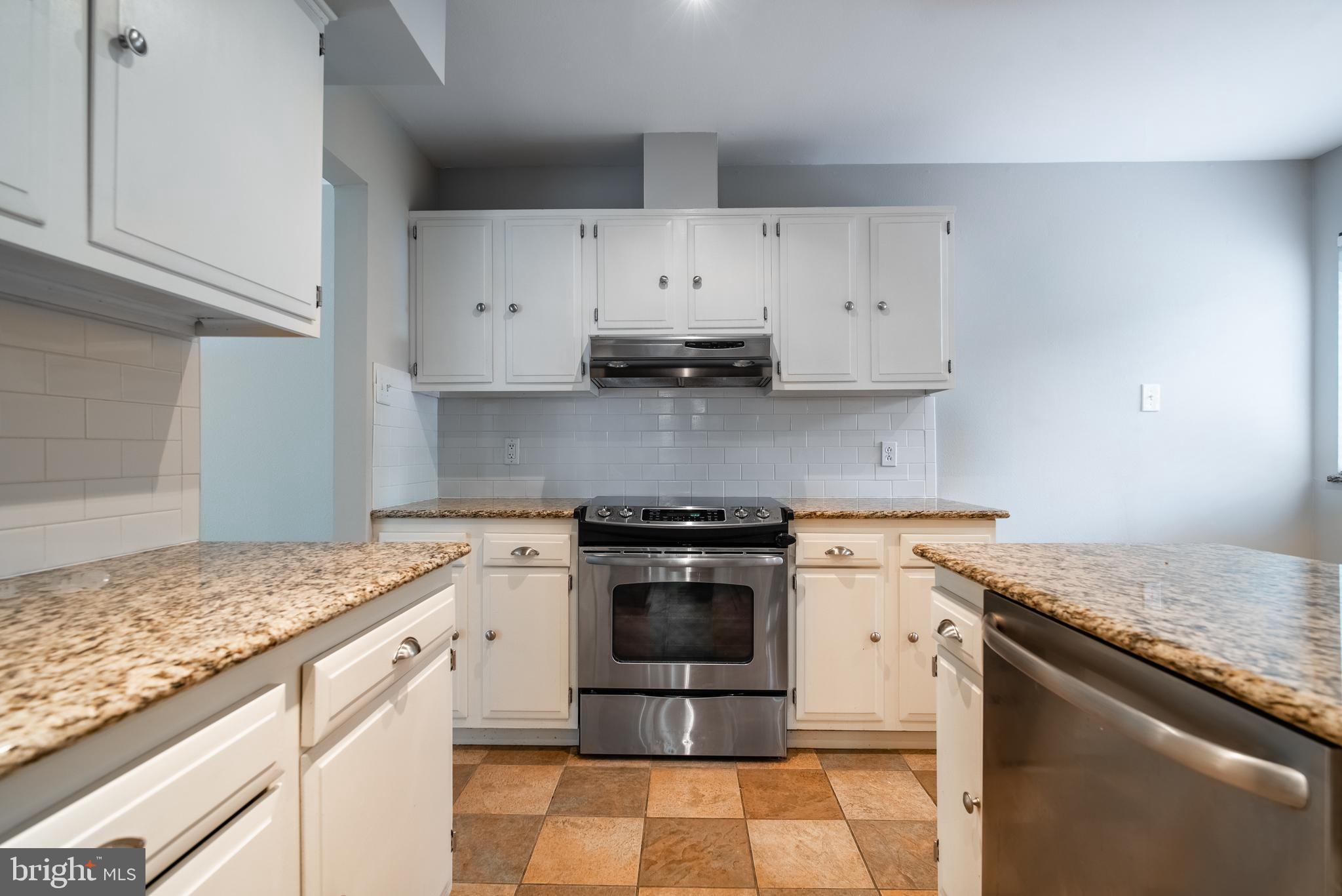 1737 Wainwright Drive Reston, VA 20190 - Photo 7 of 24 Gallery Image 7