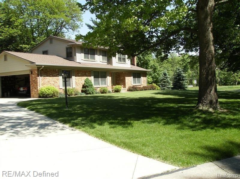 471 Broadleaf Drive Rochester, MI 48306 - Photo 2 of 24 HPIM4099_(Medium).JPG