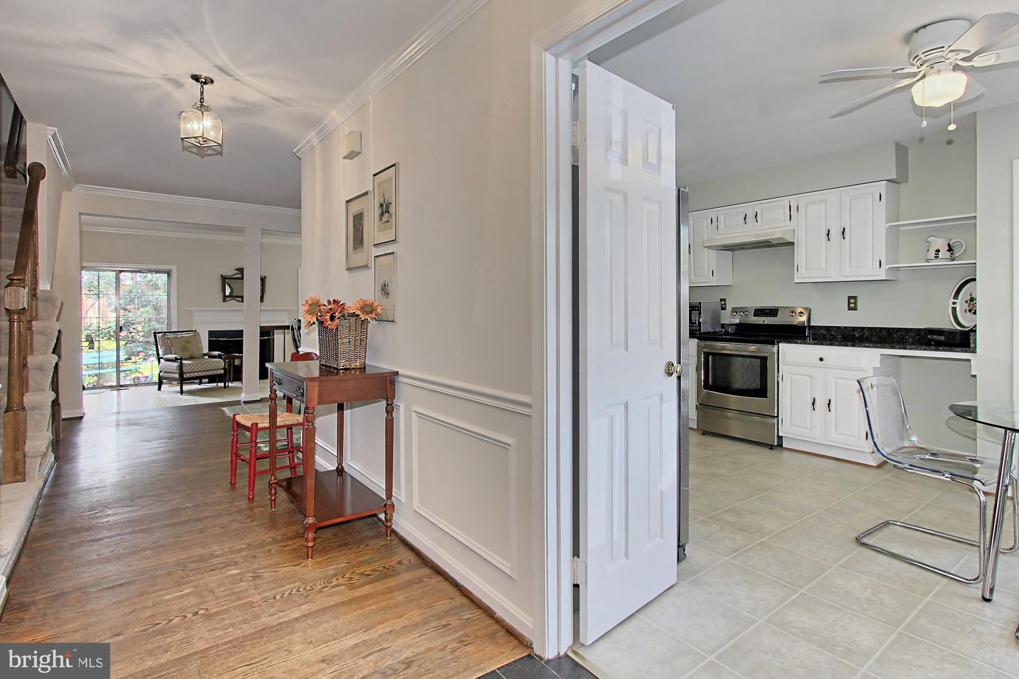 4631 4th Road North Arlington, VA 22203 - Photo 4 of 36 Inviting Foyer