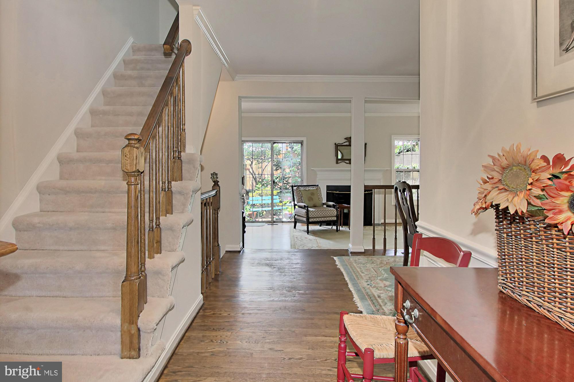 4631 4th Road North Arlington, VA 22203 - Photo 10 of 36 Entryway