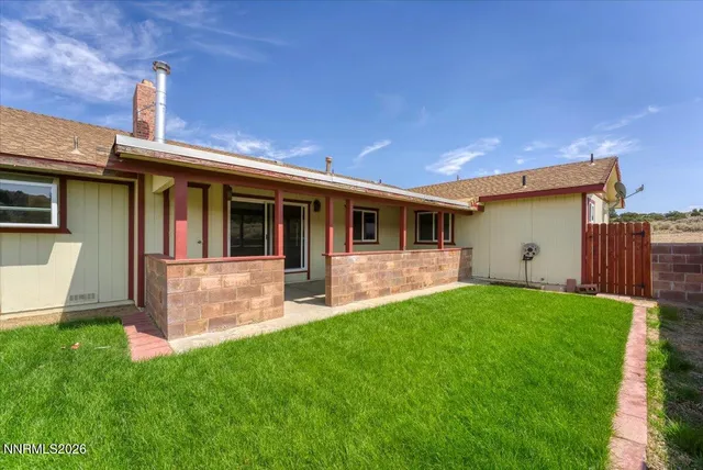 a view of a house with backyard and porch
