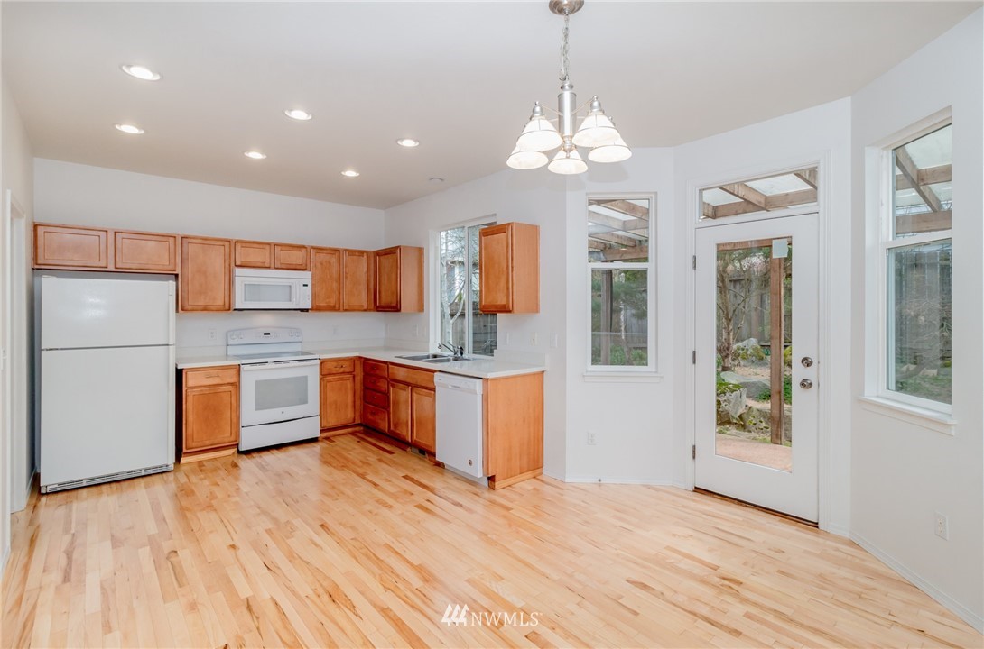 476 Field Place Northeast Renton, WA 98059 - Photo 4 of 22