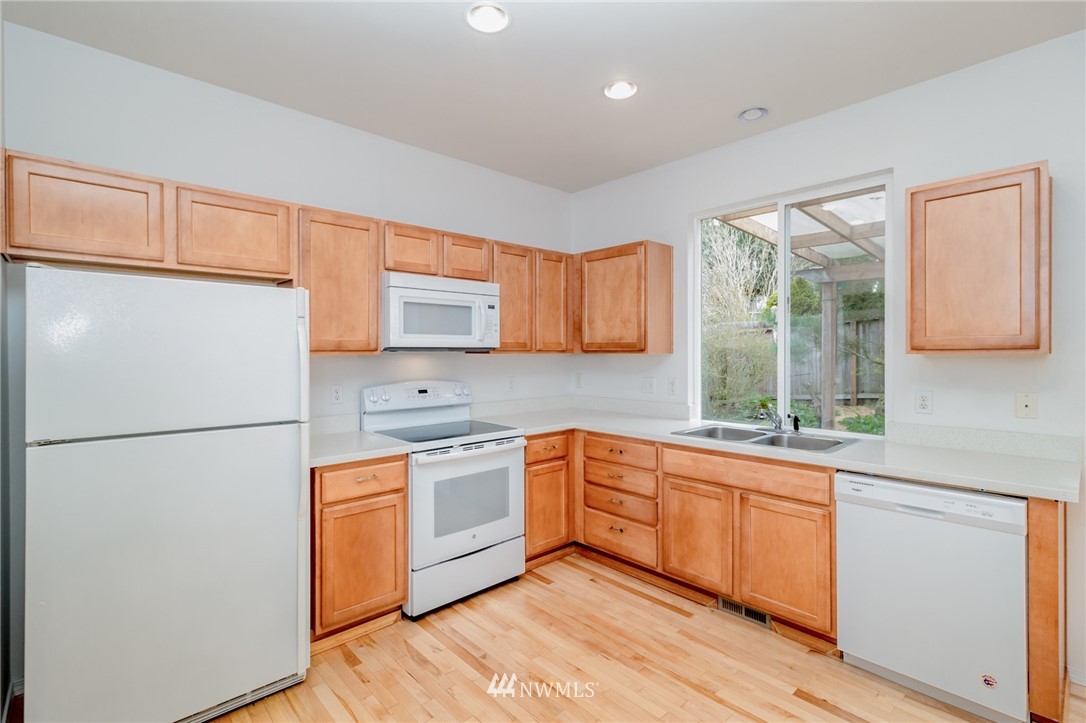 476 Field Place Northeast Renton, WA 98059 - Photo 6 of 22