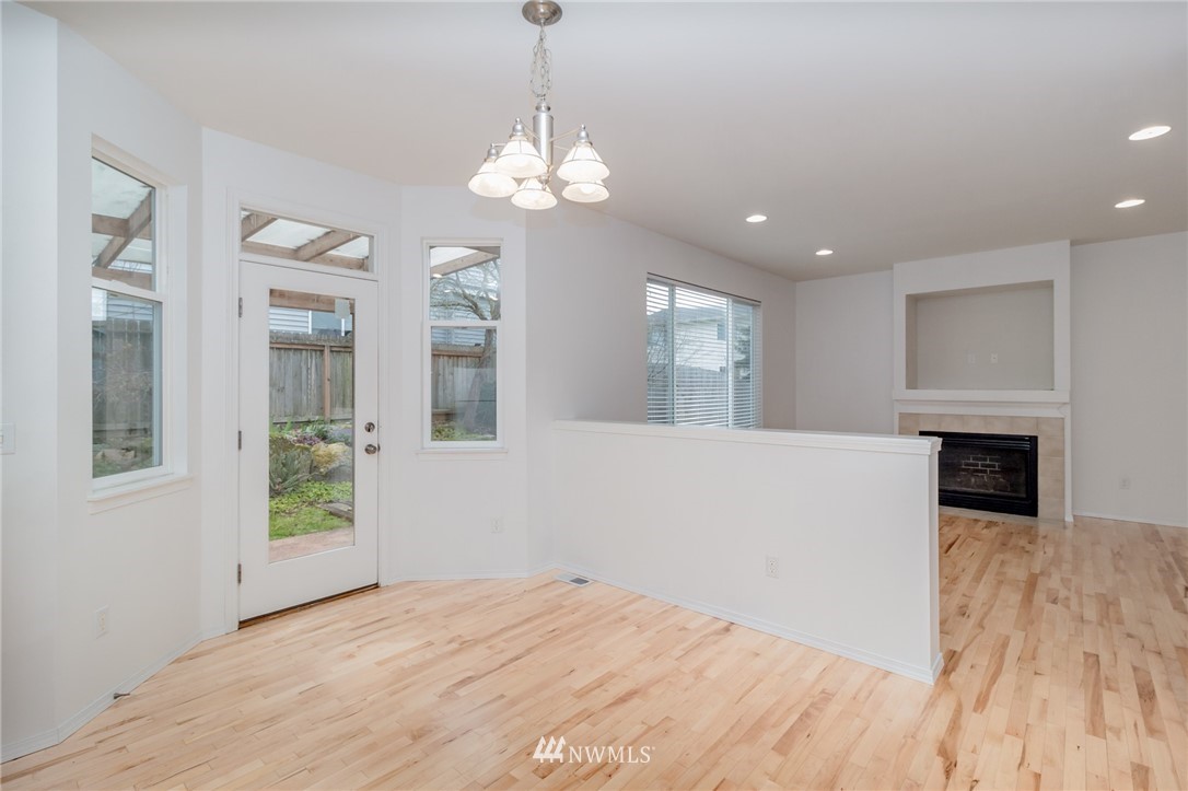 476 Field Place Northeast Renton, WA 98059 - Photo 7 of 22