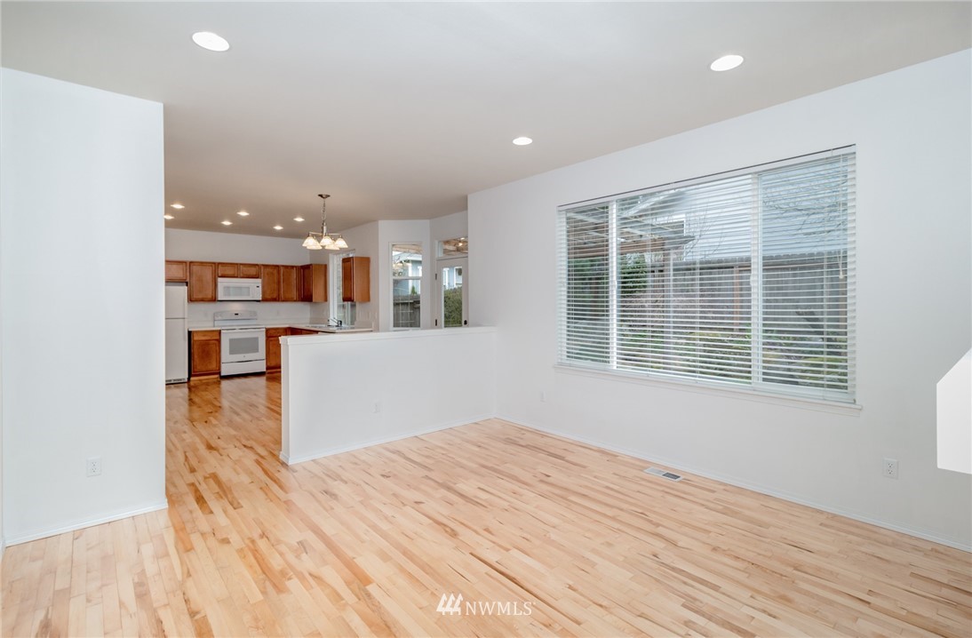 476 Field Place Northeast Renton, WA 98059 - Photo 8 of 22