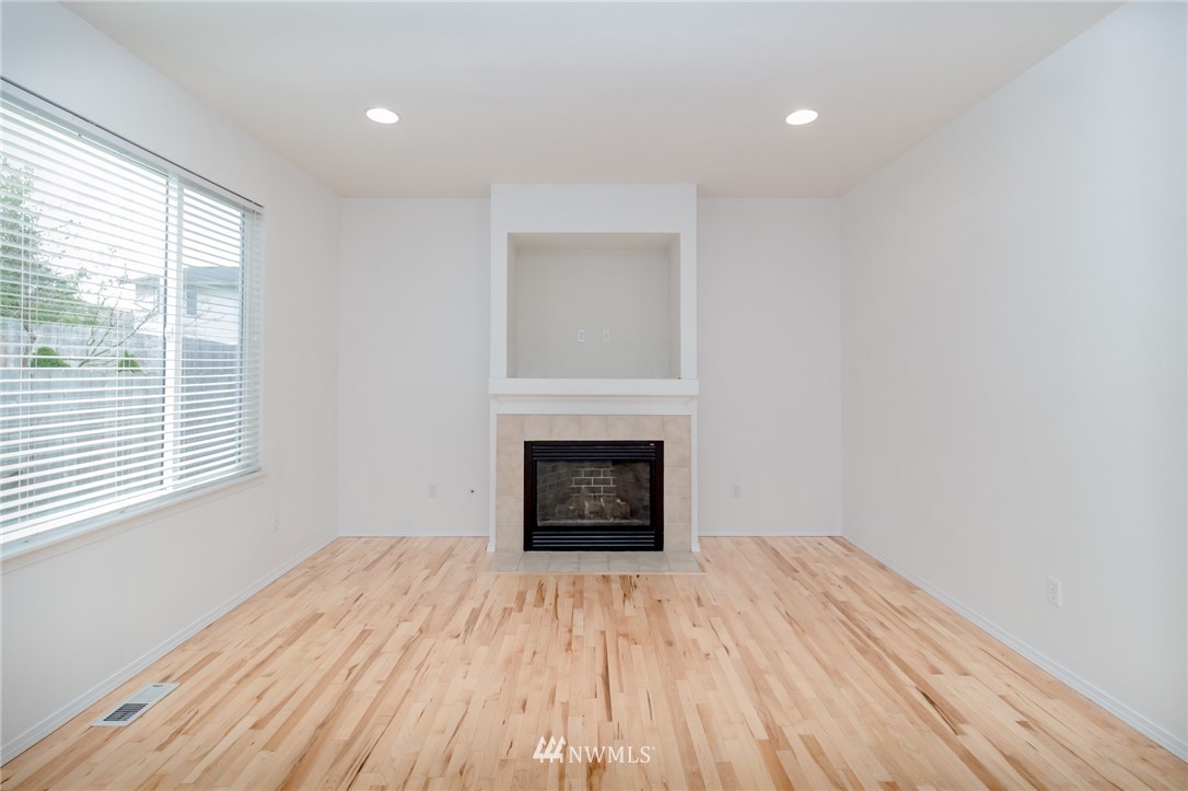 476 Field Place Northeast Renton, WA 98059 - Photo 9 of 22