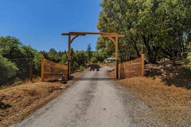 $725,000 | 17050 Rams Horn Grade Road, Volcano, CA 95689